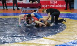 Nasuh Akar 20 yaş altı Kadınlar Türkiye Güreş Şampiyonası tamamlandı