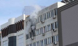 Antalya’da 7 katlı apartmanda çıkan yangın korkuttu