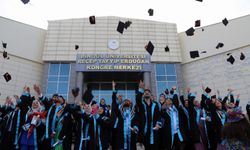 Bingöl Üniversitesi'nde mezuniyet coşkusu