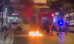 Beşiktaş’ta seyir halindeki motosiklet alev alev yandı