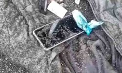 Trabzon’da dalgalara kapılan lise öğrencilerinden birine ait olduğu iddia edilen hırka, cep telefonu ve kalem bulundu
