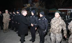 Erzincan Valisi Hamza Aydoğdu, Gençlerle Birlikte Güvenlik Güçlerine Moral ve Tatlı İkramda Bulundu