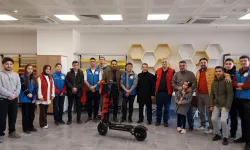 Erzincan'da Engelli Gence Elektrikli Scooter Hediye Edildi