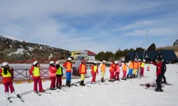 Üniversite Öğrencileri, Ergan Dağı'nda Kayakla İlk Kez Tanıştılar