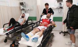 Amatör maçta havada çarpışan futbolcular kanlar içinde kalarak  hastanelik oldu
