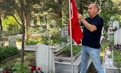 Hatay Büyükşehir Belediyesi şehit mezarında bayrak değişimi gerçekleştirdi