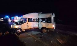 Yolcu otobüsü minibüsle çarpıştı: 1 ölü