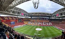 Galatasaray Taraftarlarından Fenerbahçe Derbisine Özel Koreografi