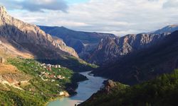Doğa ve Tarihin Buluştuğu Erzincan'ın İncisi Kemaliye, Ziyaretçi Akınına Uğruyor