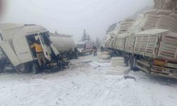 Antalya’da tır ile tanker çarpıştı: 1 yaralı