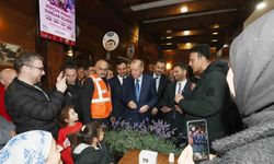 Cumhurbaşkanı Erdoğan, Geceyi Sokakta Geçiren Vatandaşlarla Buluştu