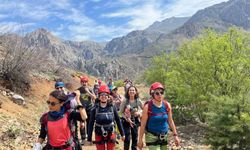 Dağcılar Kemaliye’de via ferrata parkuruna tırmandı