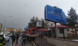 Erzurum’da Şiddetli Fırtına Çatıları Uçurdu