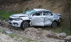 Feci Kaza: Tırın Çarptığı Otomobilde 4 Kişi Yaralandı