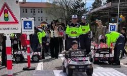 Jandarmadan çocuklara 23 Nisan kutlaması