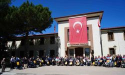 Erzincan’da 24 engelliye akülü sandalye hediye edildi