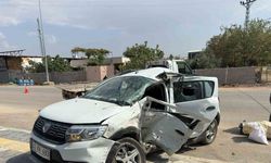 Minibüs ile hafif ticari araç çarpıştı: 1’i ağır 2 yaralı