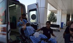 3 araç kavşakta çarpıştı; 2'si çocuk 5 yaralı