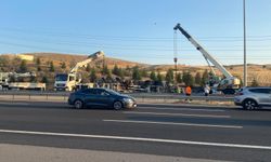 Beton mikseri otomobilin üzerine devrildi; 6 yaralı