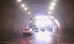Cip motosiklete çarptı: 2 yaralı