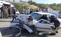 İki Araç Kafa Kafaya Çarpıştı: 1 Ölü, 10 Yaralı