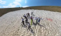 Erzincan'da Ağustos Ortasında Kayak ve Snowboard Yaptı