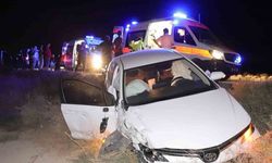 Otomobil ile Hafif Ticari Araç Çarpıştı, 4 Yaralı