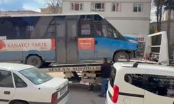 Minibüs kamyonetle çarpıştı: 5 yaralı