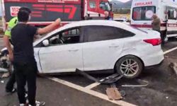 İki otomobil çarpıştı: 6 yaralı
