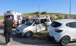 Otomobiller çarpıştı: 1'i ağır 6 yaralı