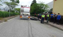 Tırın altında kalan 19 yaşındaki motosikletli genç hayatını kaybetti