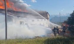 Erzincan'da mobilya deposunda yangın
