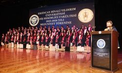 Erzincan'da 82 genç diş hekimi mezuniyet coşkusu yaşadı