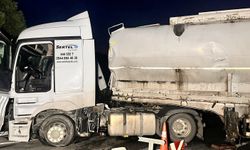 Karşı Şeride Geçen Tır Başka Bir Tırla Çarpıştı, 2 Sürücü Yaralandı