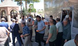 Tercan'da Muharrem ayı dolayısıyla cemaate aşure ikram edildi