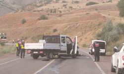 Erzincan Plakalı Kamyonet ile Otomobil Çarpıştı: 1 Ölü, 2 Yaralı