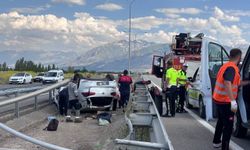 Erzincan'da ters dönen otomobilin sürücüsü kazayı yara almadan atlattı