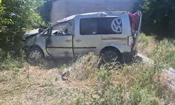kontrolünden çıkan hafif ticari araç evin bahçesine girdi: 1 ölü