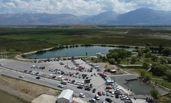 Sıcak havada Erzincanlıların kaçış noktası Ekşisu oldu