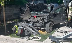 Evin bahçesine uçan araç güvenlik kamerasında