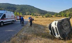 Otomobil yan yattı: 5 kişi yaralandı
