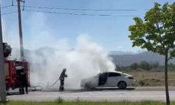 Erzincan’da Seyir Halindeki Otomobil Alev Alev Yandı