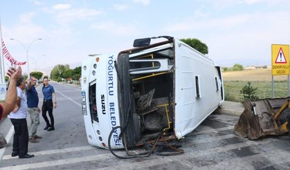 Özel halk otobüsü ile otomobil çarpıştı: 6 yaralı