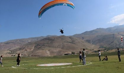 Erzincan'da Türkiye Yamaç Paraşütü Hedef Yarışması