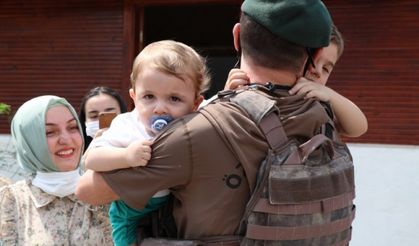 Fırat Kalkanı görevini başarıyla tamamlayan özel harekâtçılar Erzincan'da aileleriyle kucaklaştı