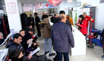 Erzincan’da vatandaşlar kan merkezlerine akın etti