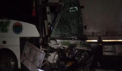 Bingöl’de yolcu otobüsü ile tır çarpıştı: 8 yaralı