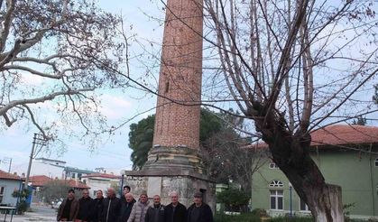 Burhaniye’de camisiz minare mahallenin simgesi oldu
