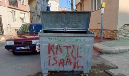 Çöp kutularının ve çardakların üzerine ‘Katil İsrail’ yazıları yazıldı