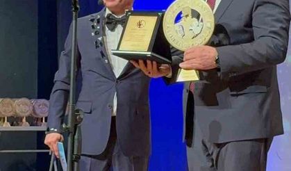 Eleşkirt Belediye Başkanı’na İstanbul’da ödül
